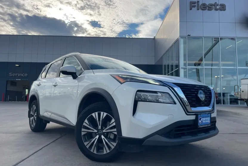 2022 Nissan Rogue SV photo 1