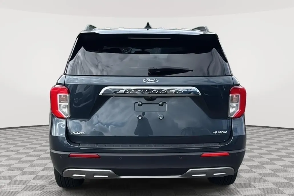 2022 Ford Explorer XLT photo 1