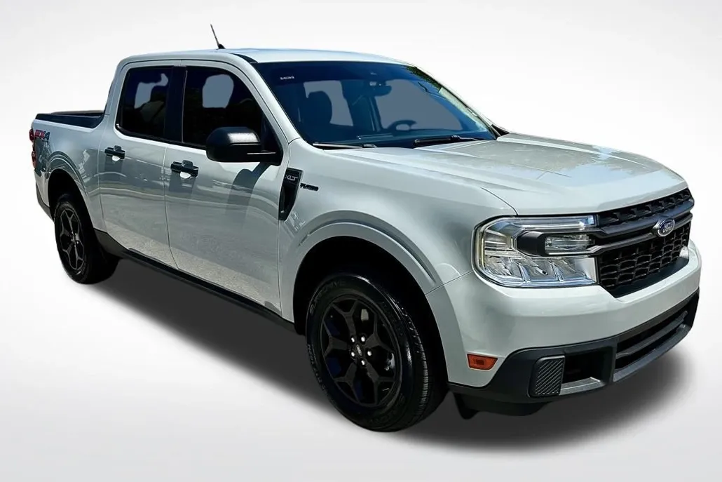 2023 Ford Maverick XLT photo 1