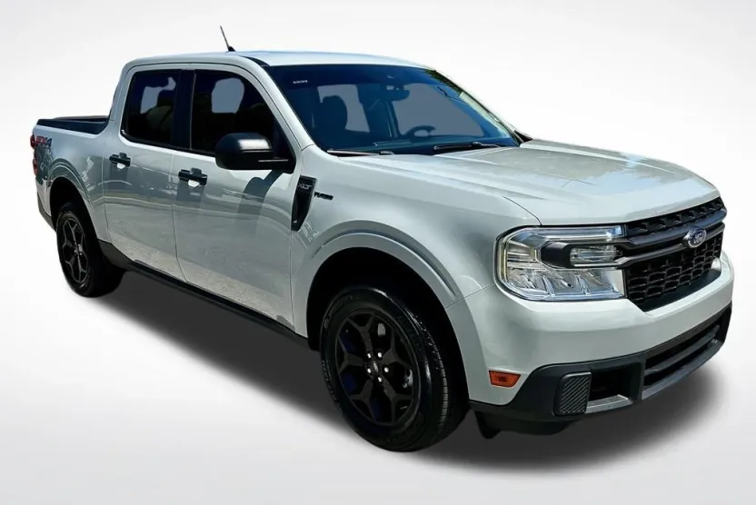 2023 Ford Maverick XLT photo 1