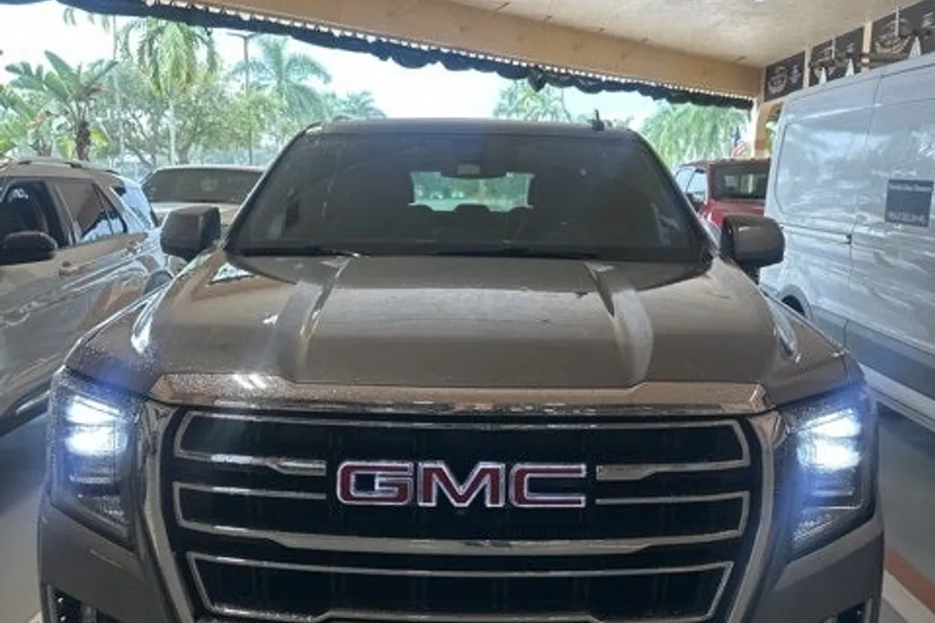 2021 Gmc Yukon SLT photo 1