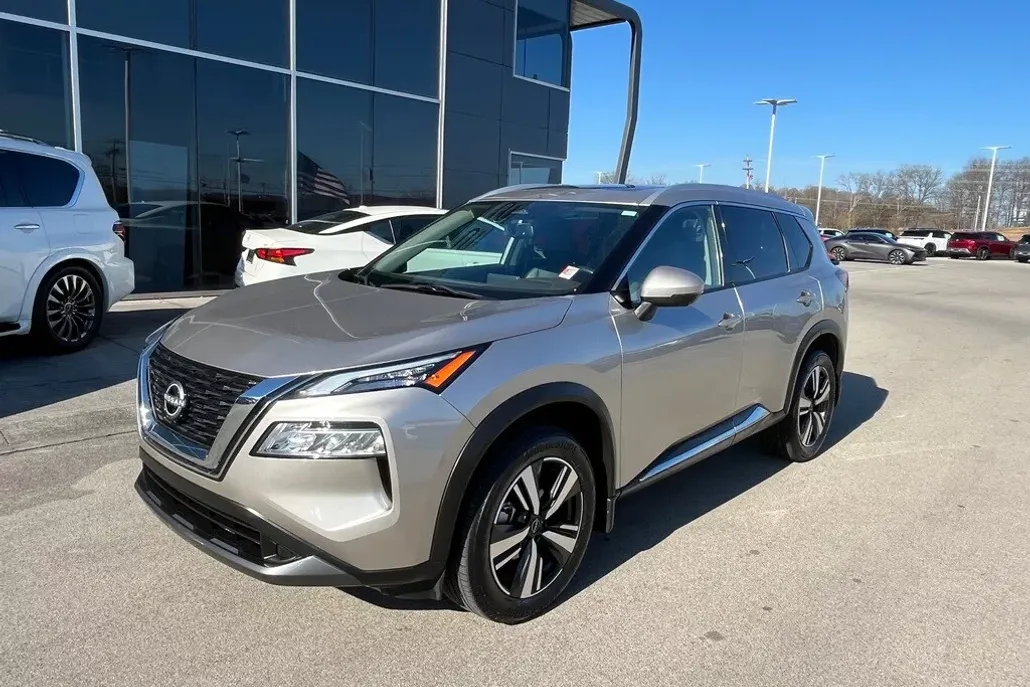 2023 Nissan Rogue SL photo 1