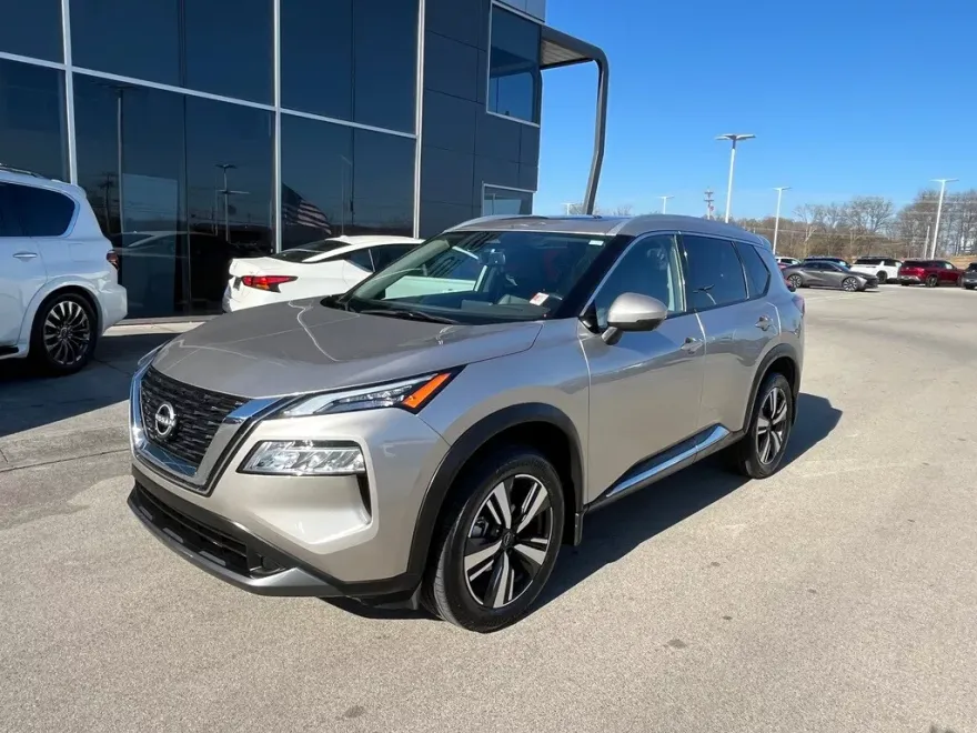 2023 Nissan Rogue SL photo 1