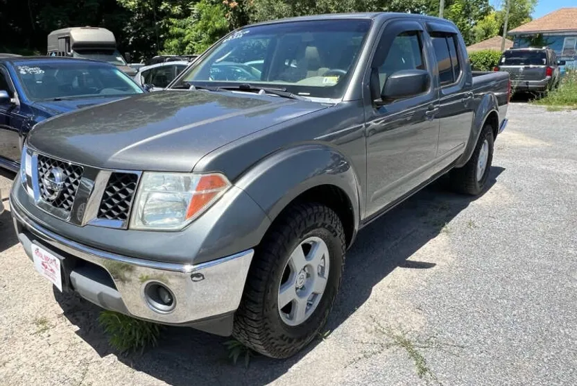 2005 Nissan Frontier SE photo 1