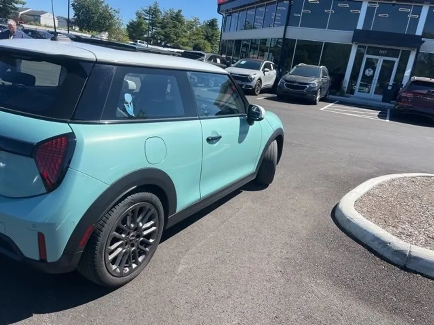 2025 Mini Cooper 2 Door Hardtop Signature photo 2