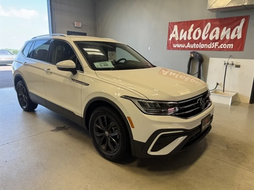 2024 Volkswagen Tiguan SE Wolfsburg Edition photo 1