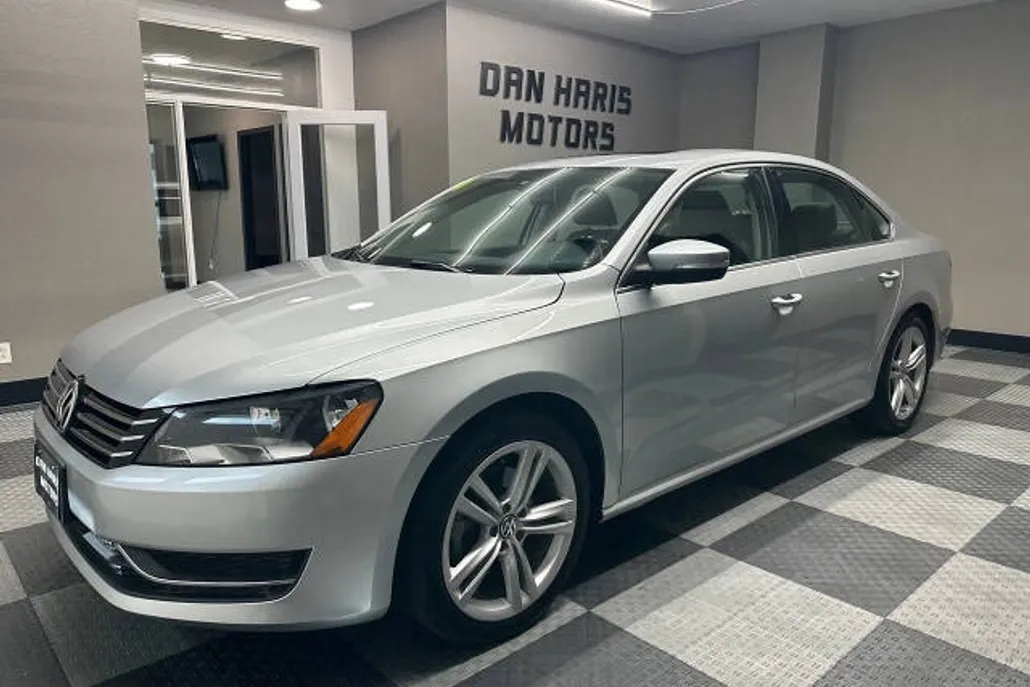 2014 Volkswagen Passat SE photo 1