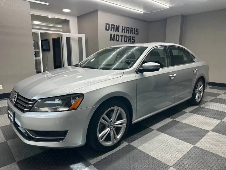 2014 Volkswagen Passat SE photo 1