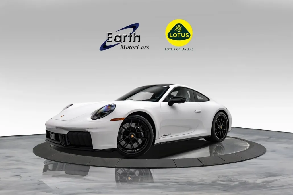 2025 Porsche 911 GTS photo 1