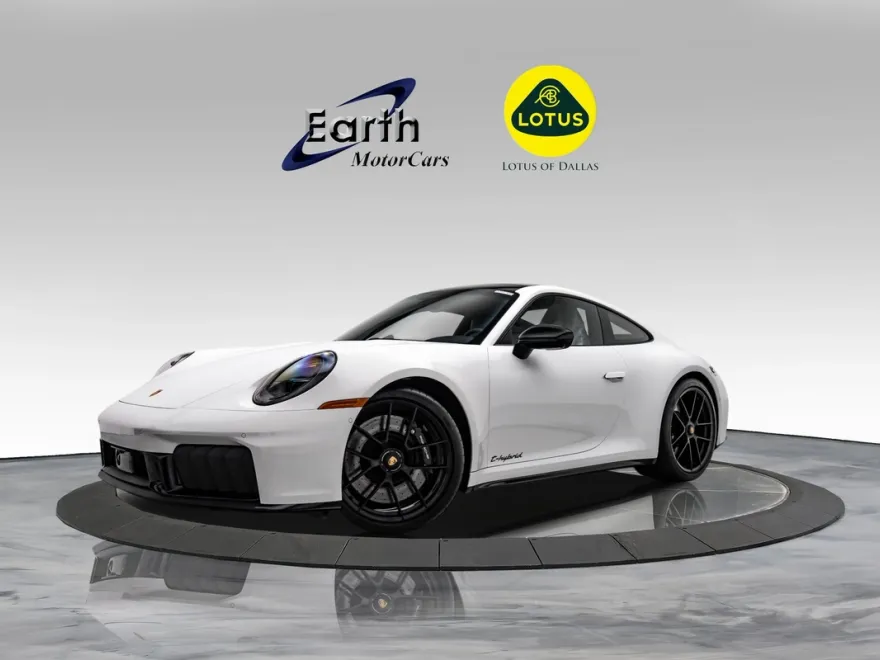 2025 Porsche 911 GTS photo 1