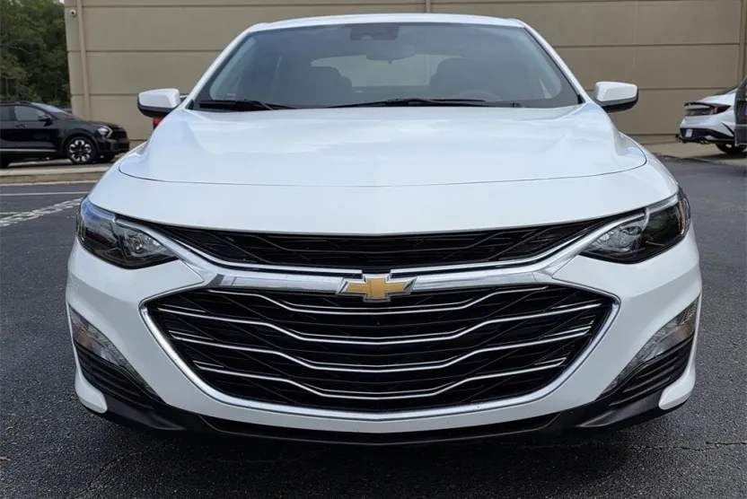 2024 Chevrolet Malibu 1LT photo 1