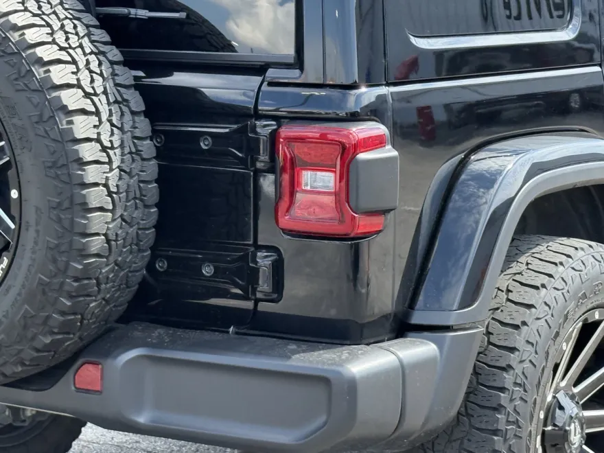 2020 Jeep Wrangler Sahara Altitude photo 1