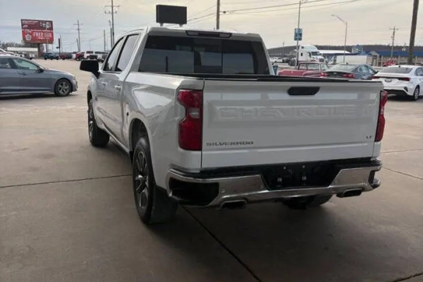 2021 Chevrolet Silverado 1500 LT photo 1