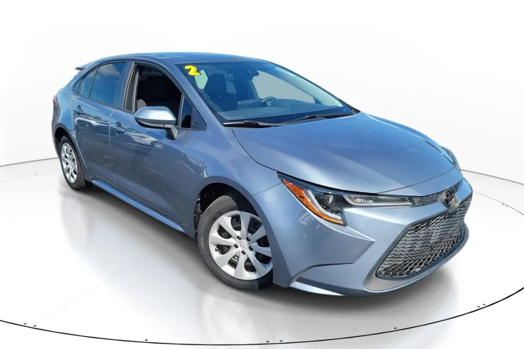 2022 Toyota Corolla LE photo 1