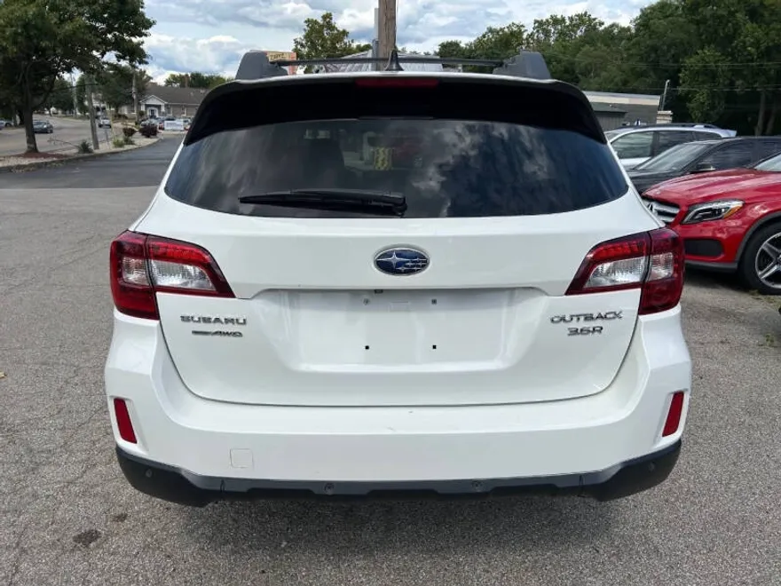 2017 Subaru Outback 3.6R Limited photo 1