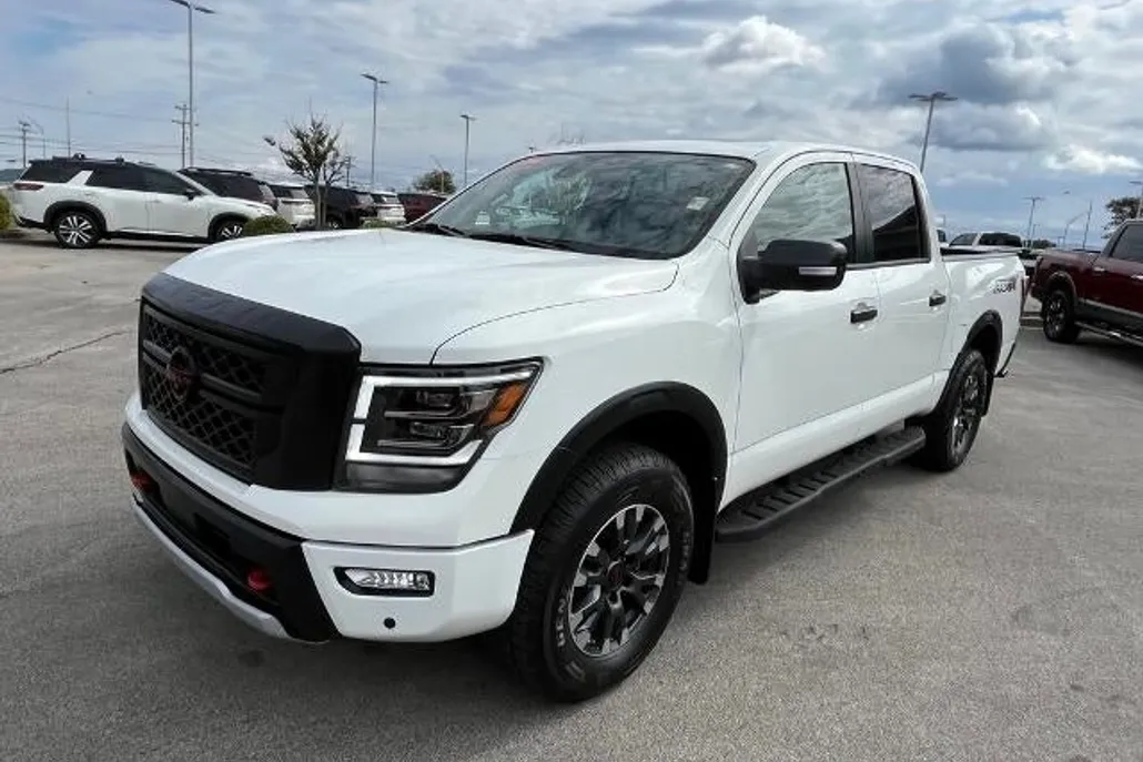 2024 Nissan Titan Crew Cab SV photo 1