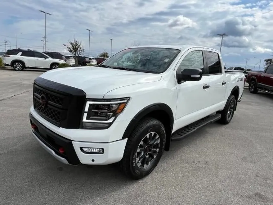 2024 Nissan Titan Crew Cab SV photo 1