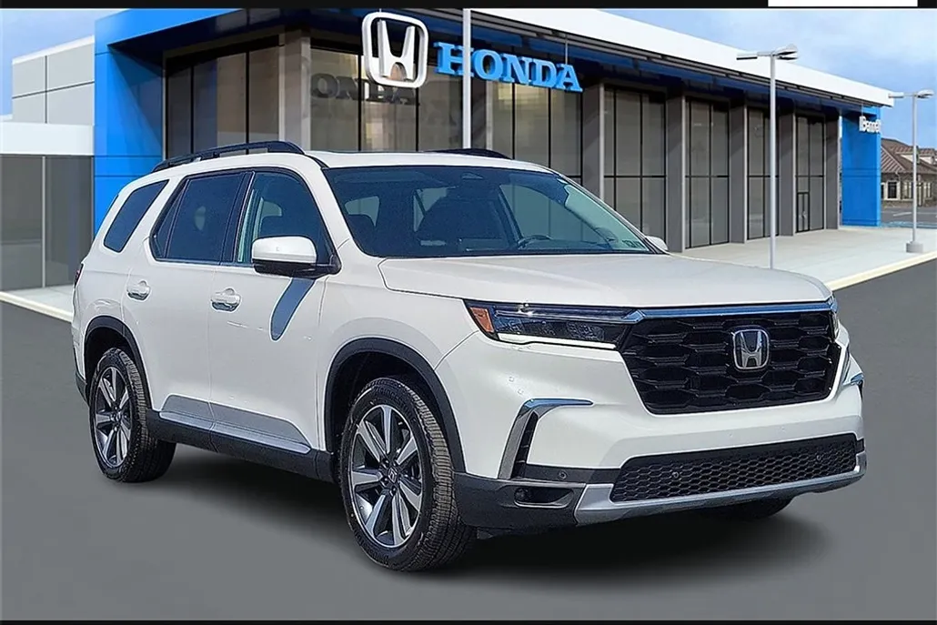 2025 Honda Pilot Touring photo 1