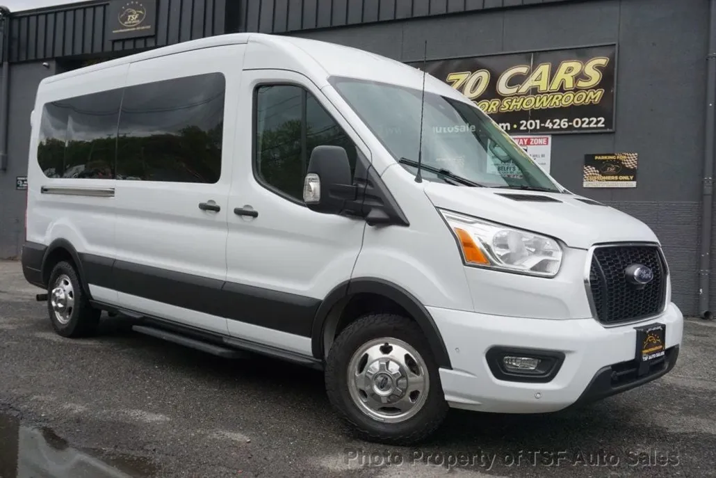 2022 Ford Transit Passenger XLT photo 1