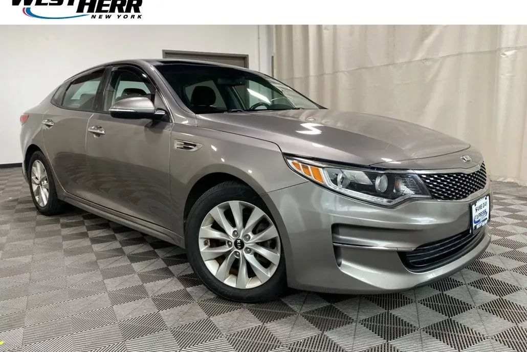 2016 Kia Optima EX photo 1