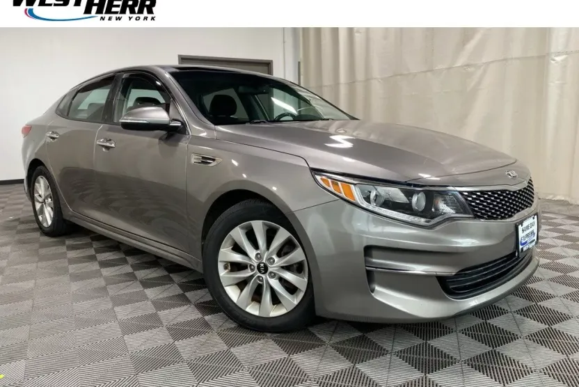 2016 Kia Optima EX photo 1