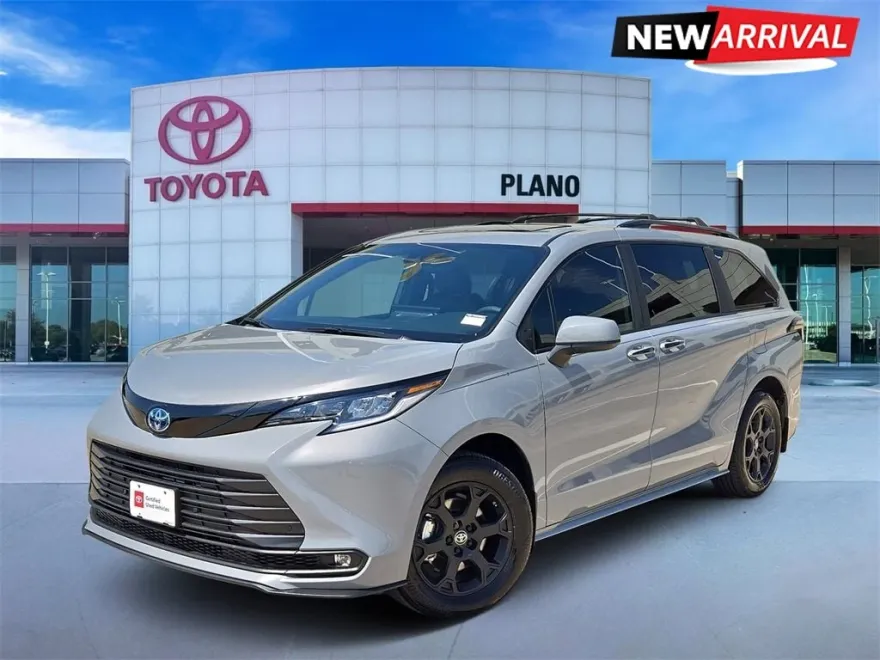 2025 Toyota Sienna Woodland Edition photo 1