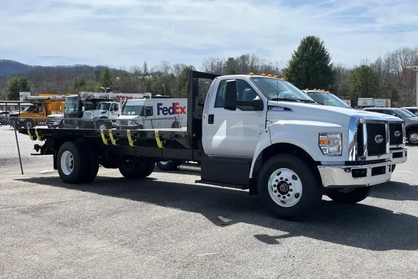2025 Ford F-650 SuperCab photo 1