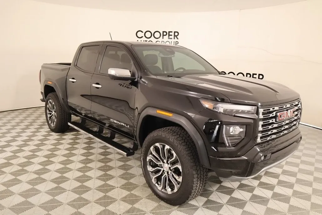 2024 Gmc Canyon Denali photo 1