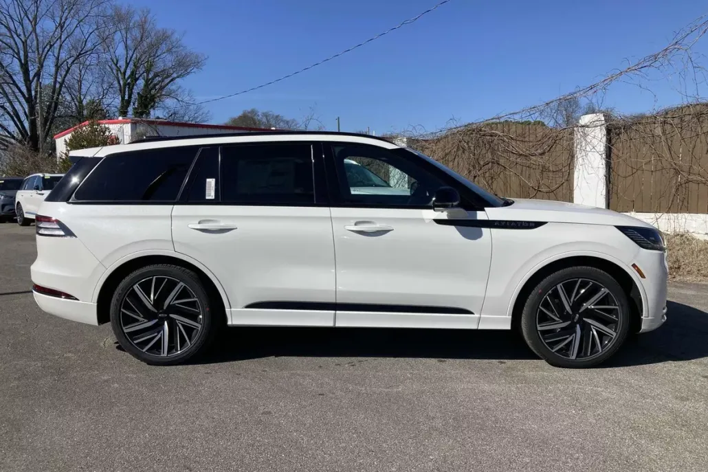 2025 Lincoln Aviator Black Label photo 1