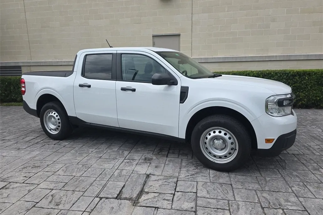2024 Ford Maverick XL photo 1