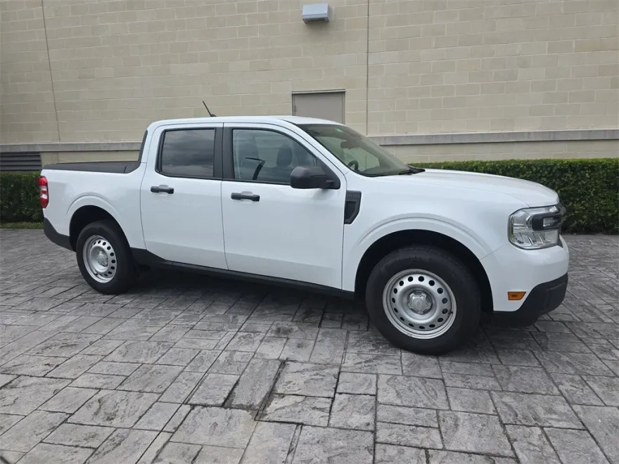 2024 Ford Maverick XL photo 1