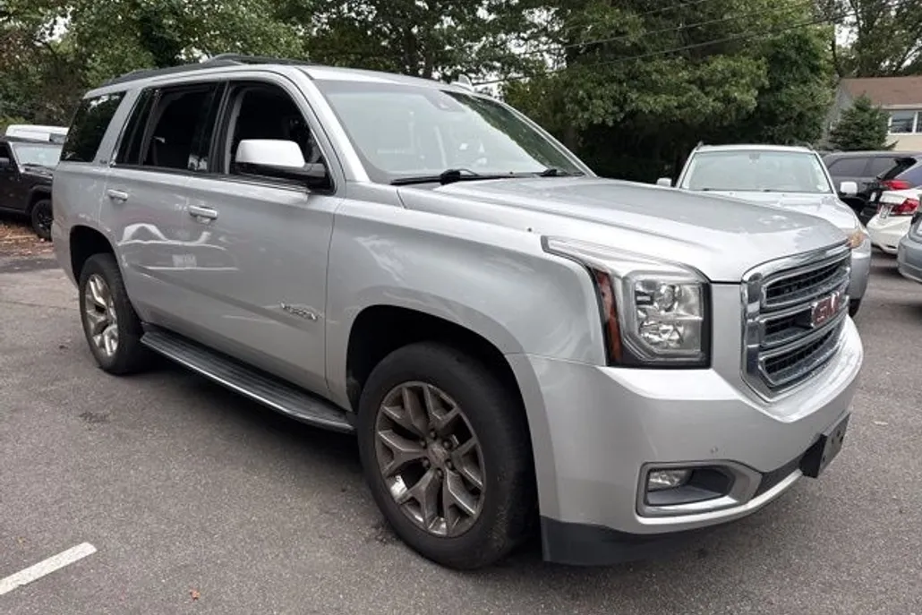 2017 Gmc Yukon SLE photo 1