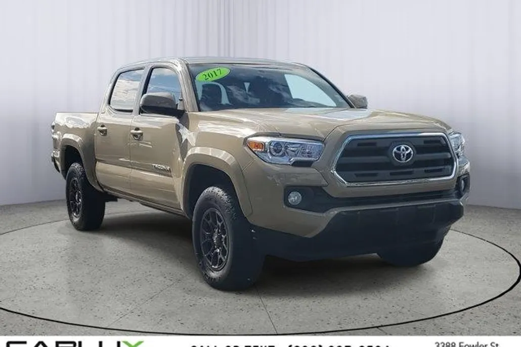 2017 Toyota Tacoma TRD Sport Double Cab V6 photo 1