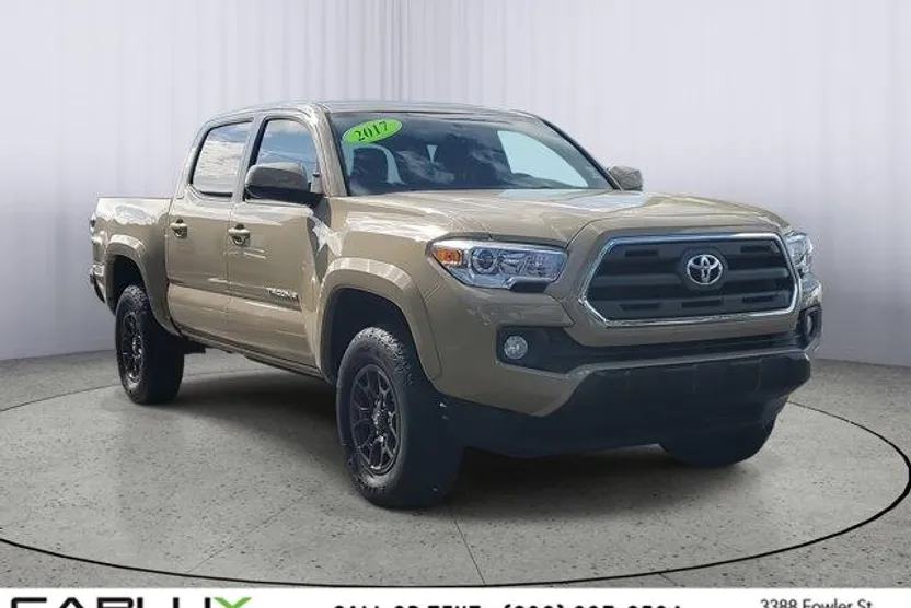 2017 Toyota Tacoma TRD Sport Double Cab V6 photo 1