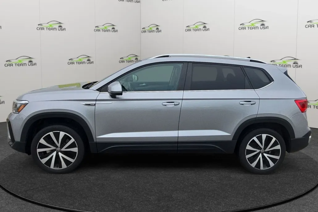 2023 Volkswagen Taos SE photo 1