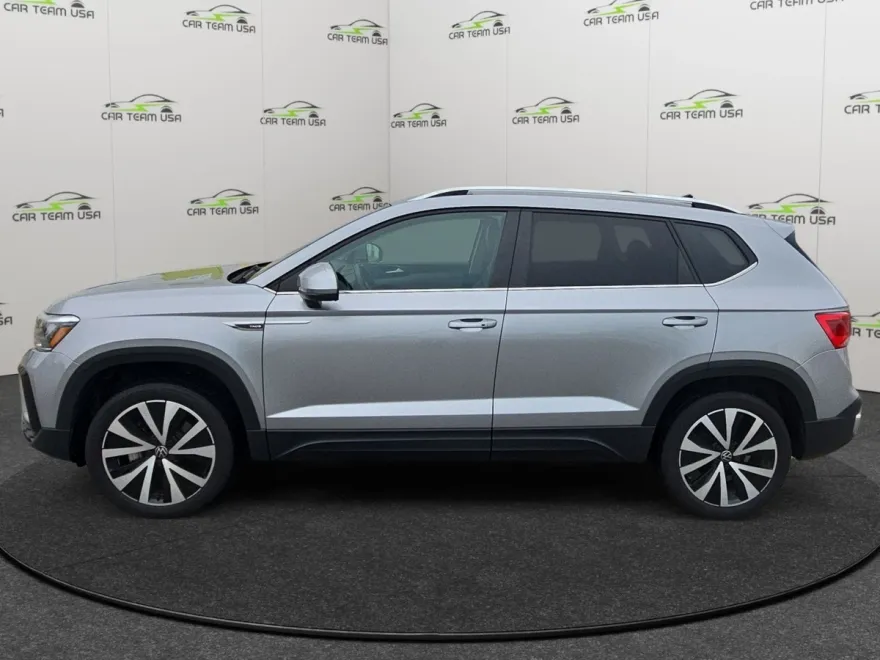 2023 Volkswagen Taos SE photo 1