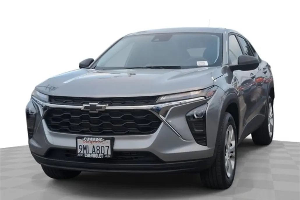 2024 Chevrolet Trax LS photo 1