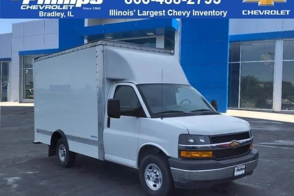 2024 Chevrolet Express 3500 Cutaway Van photo 1