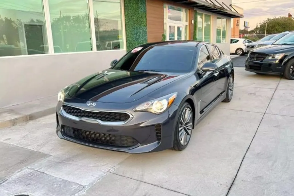 2019 Kia Stinger photo 1