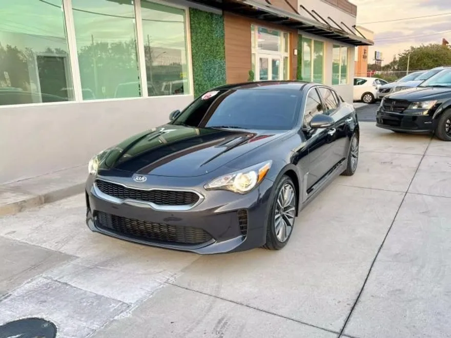 2019 Kia Stinger photo 1