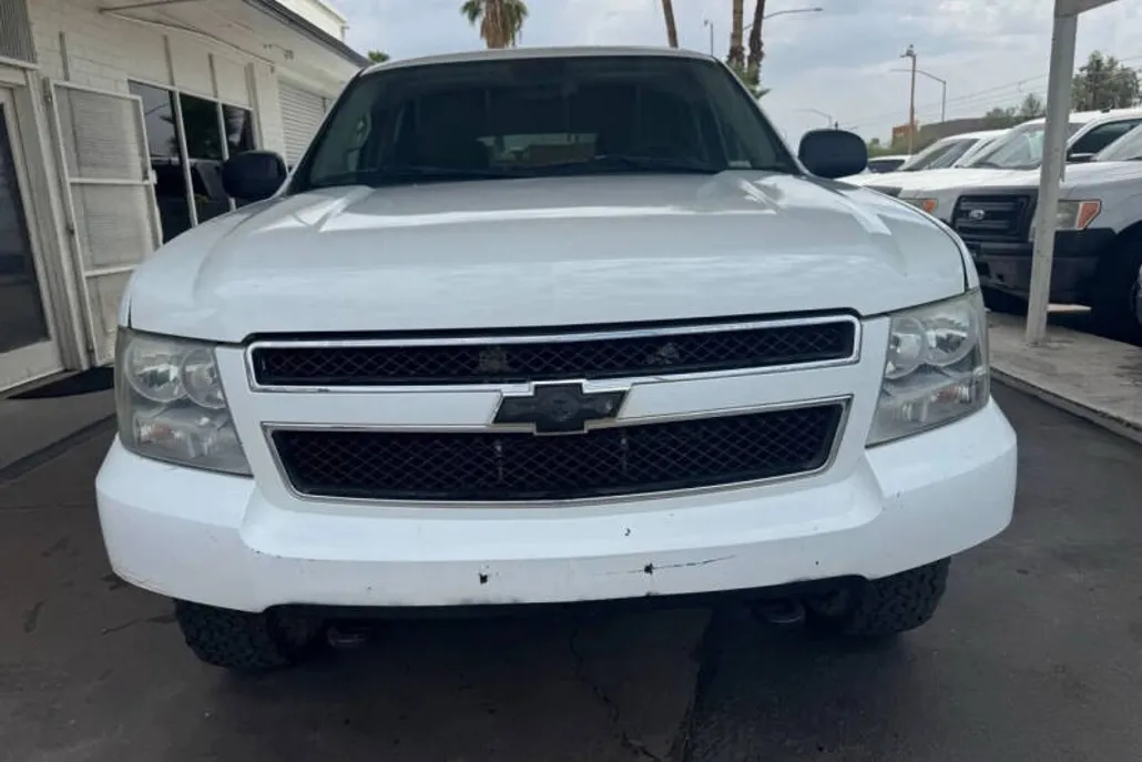 2008 Chevrolet Suburban LT photo 1