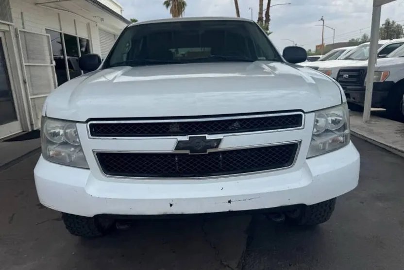 2008 Chevrolet Suburban LT photo 1