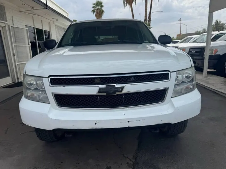 2008 Chevrolet Suburban LT photo 1