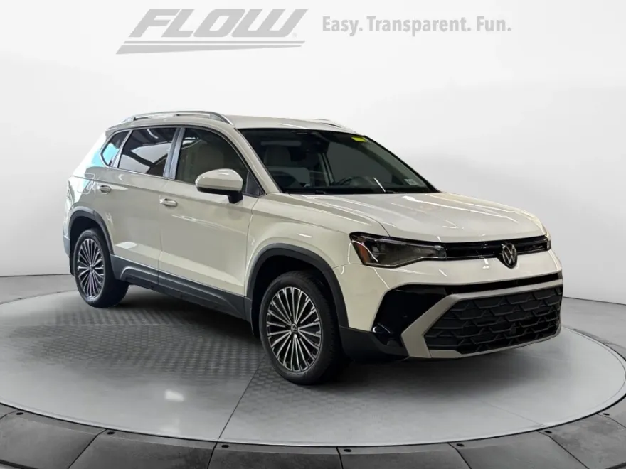 2025 Volkswagen Taos SE photo 1