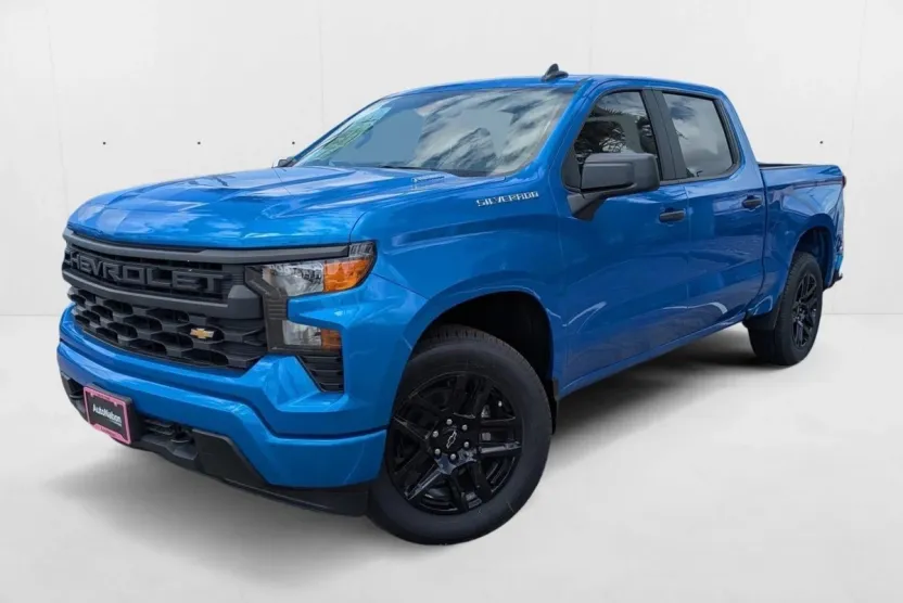 2025 Chevrolet Silverado 1500 Custom photo 1