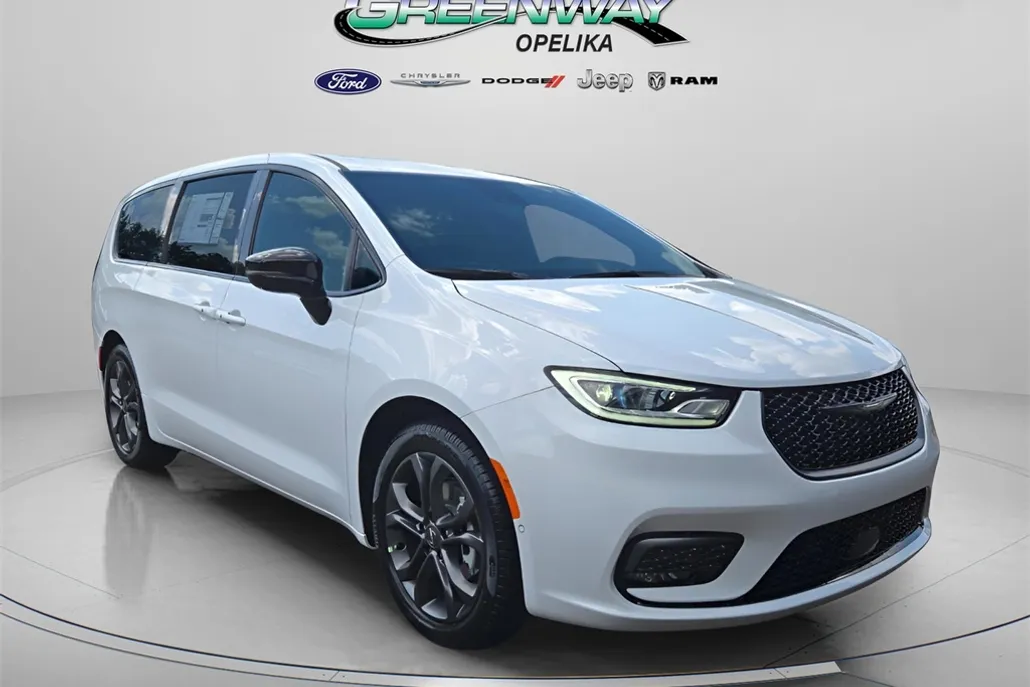 2026 Chrysler Pacifica photo 1