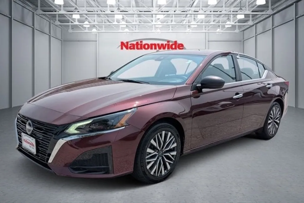 2024 Nissan Altima 2.5 SV photo 1