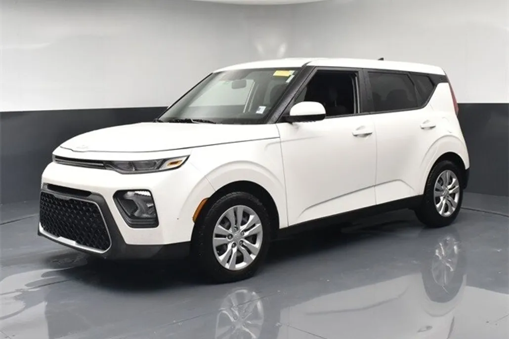 2022 Kia Soul LX photo 1