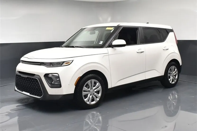 2022 Kia Soul LX photo 1