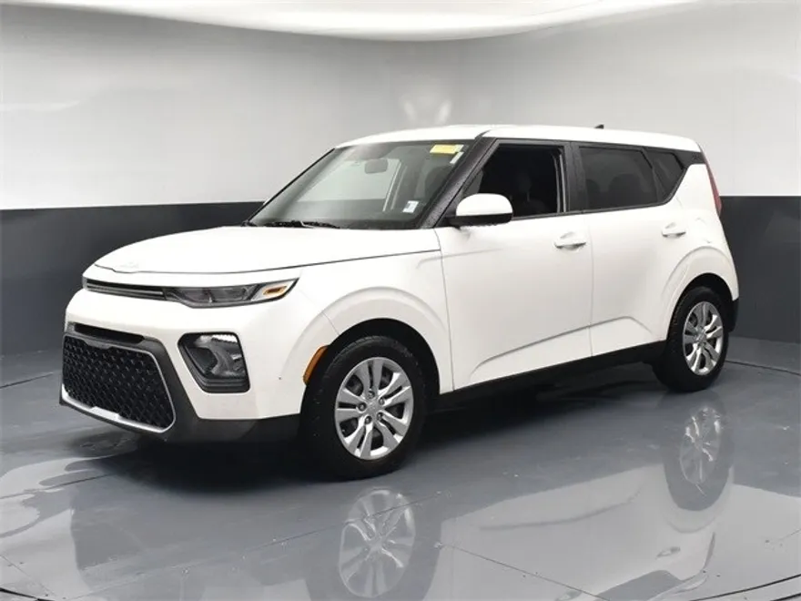2022 Kia Soul LX photo 1